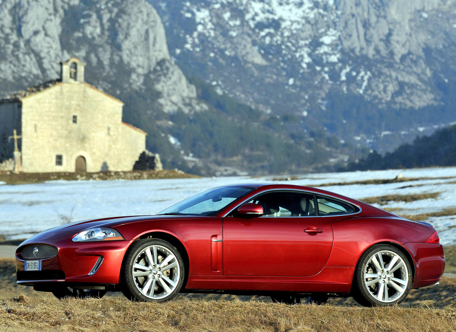 Машина Jaguar XK Coupe